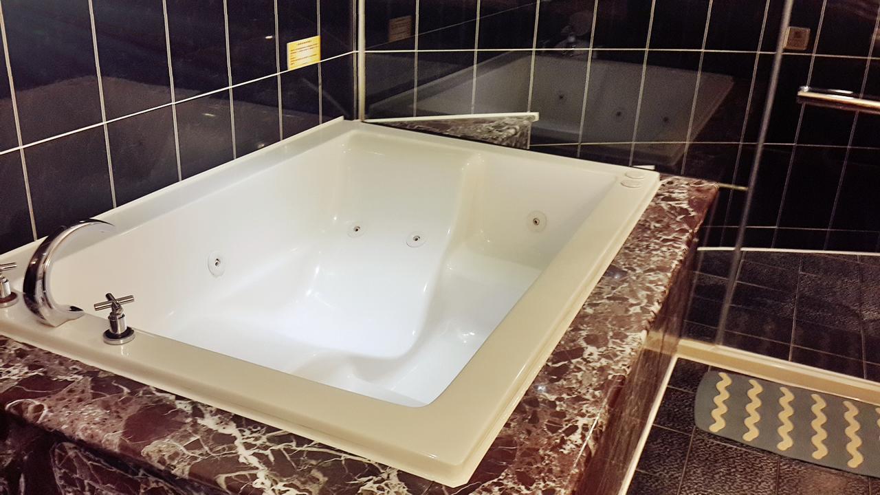 Jing Jing Holiday Hotel Kaohsiung Eksteriør bilde